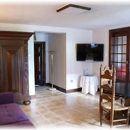 Marina Lester Club *