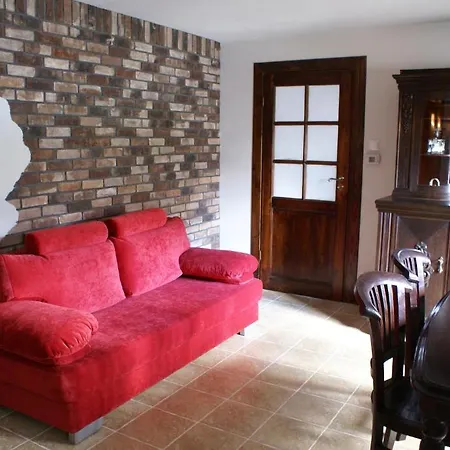 Marina Lester Club ريدزيفو